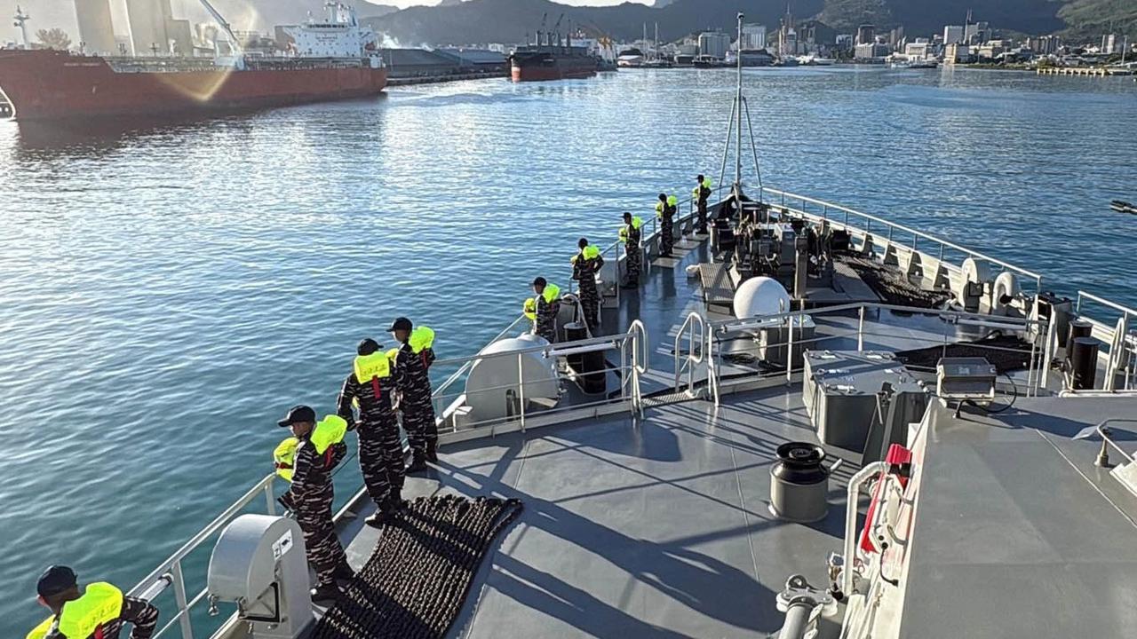 FOTO: KRI Canopus Tiba di Mauritius Usai Pelayaran Lintas Samudra