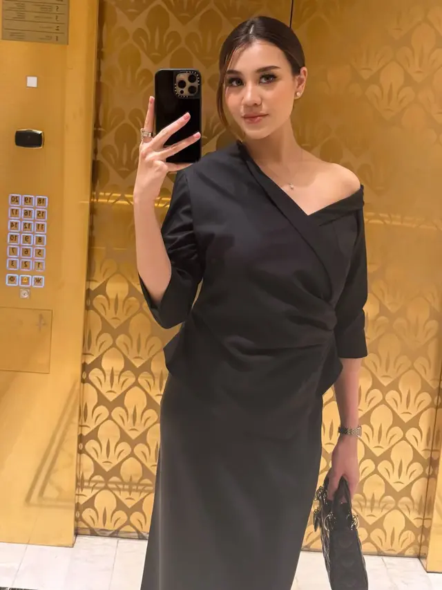 Artis Hadir di Resepsi Luna Maya dan Maxime Bouttier.