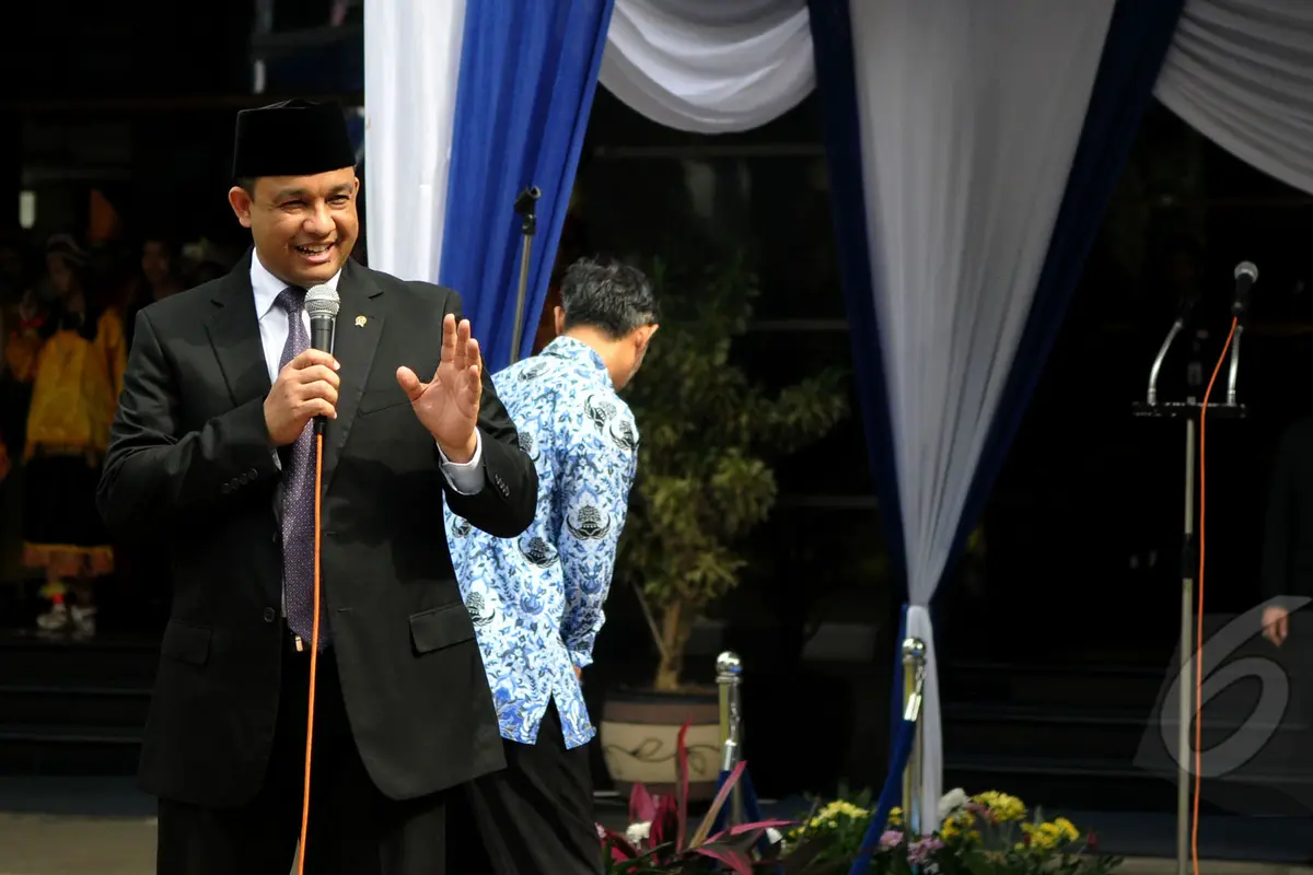 Mendikbud Anies Baswedan Pimpin Upacara Hardiknas