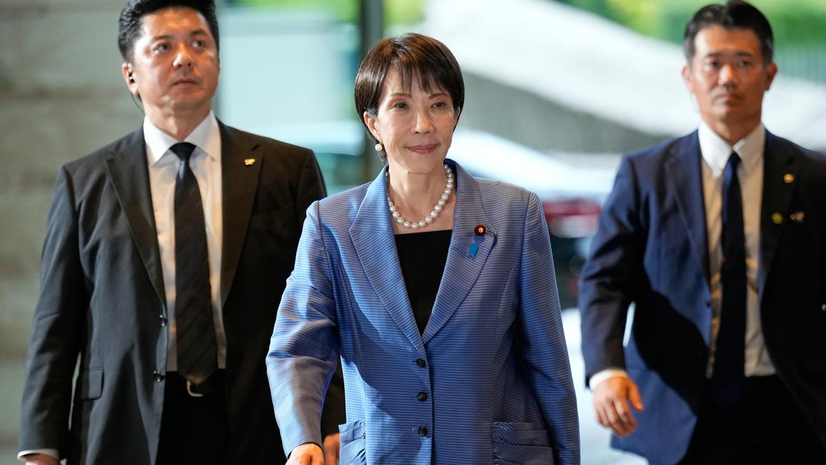 Saat Tas yang Dikenakan Sanae Takaichi, PM Jepang Mendapat Spotlight Warganet