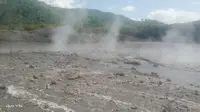 Kawah Nirwana Gunung Suoh di Lampung Barat erupsi. (dok. BNPB)