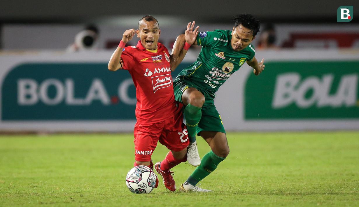 Tim Macan Kemayoran berusaha merespons gol serangan balik itu dengan menyusun serangan rapi. (Bola.com/Bagaskara Lazuardi)