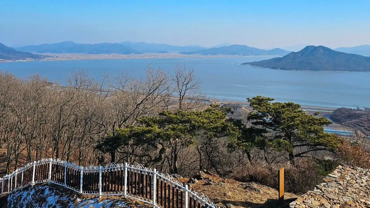 Pulau Gyodong Tempat Syuting Squid Game Masuk Daftar 100 Destinasi Wajib Versi KTO
