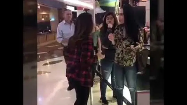 [Bintang] Jennifer Dunn Dijambak