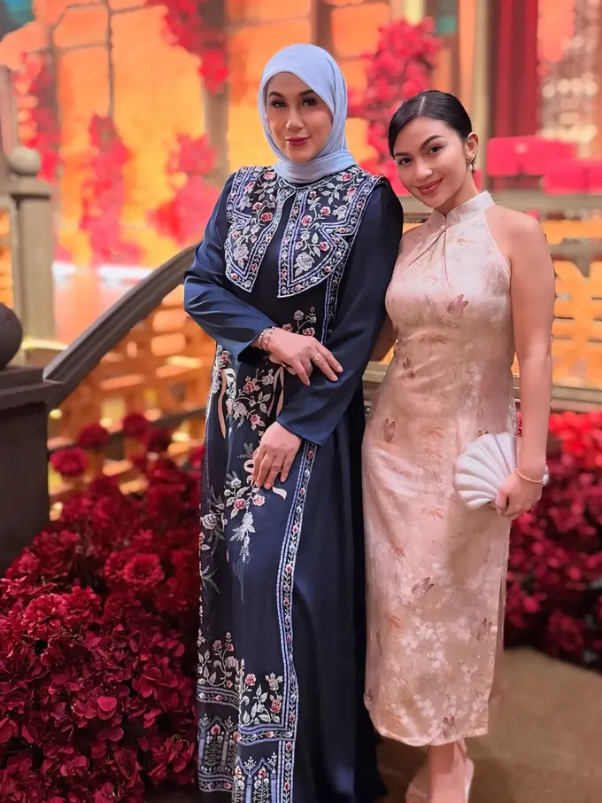 Makin Kompak, Calon Mertua-Mantu Marini Zumarnis dan Ariel Tatum Kompak Berbalut Cheongsam di Sangjit Kerabat