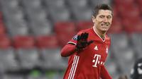 4. Robert Lewandowski (71 gol) - Penyerang asal Polandia ini menjadi top skor Liga Champions pada musim 2019/2020 bersama Bayern Munchen. Saat ini Robert Lewandowski telah mengoleksi 71 gol di Liga Champions dari hasil bermain untuk Borussia Dortmund dan Bayern Munchen. (AFP/Christof Stache)