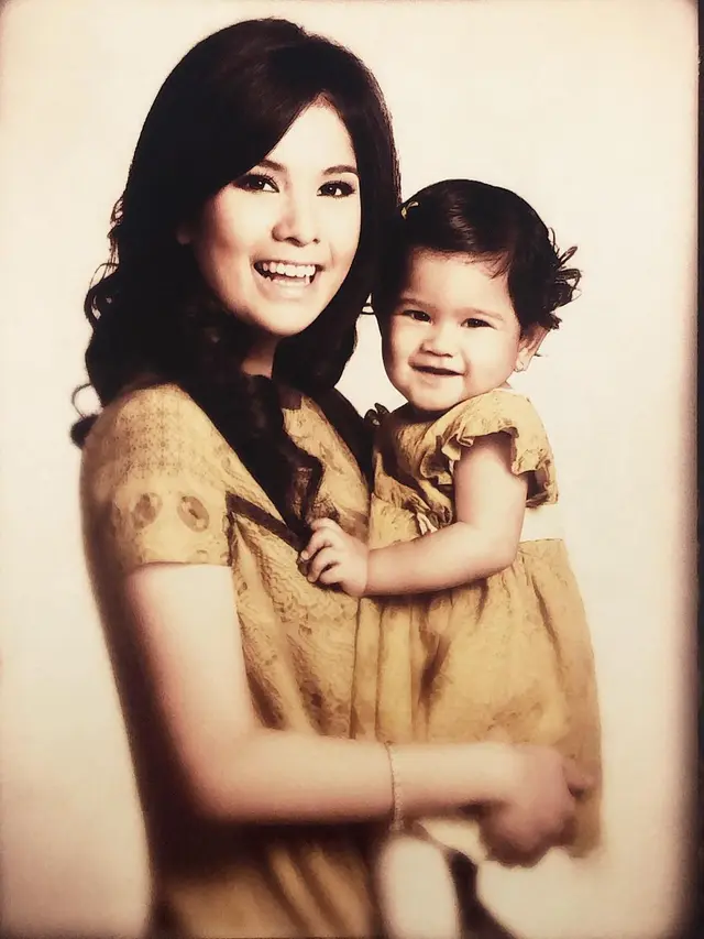 6 Potret Lawas Annisa Pohan dan Aira, Penampilannya Bikin Pangling