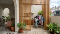 6 Ide Rak Jemuran Sempit Belakang Rumah yang Tetap Muat Banyak Pakaian
