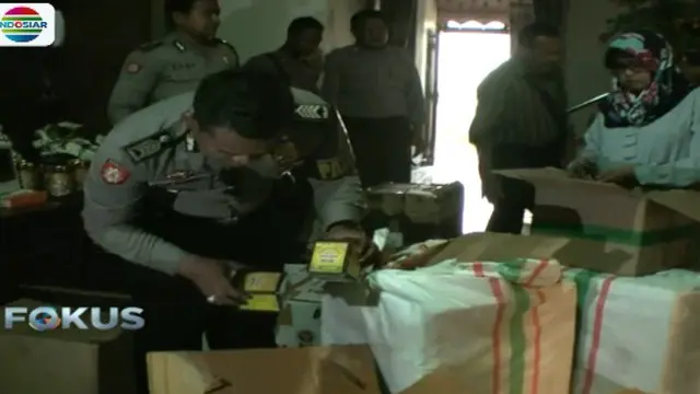 Petugas BBPOM Surabaya berhasil menemukan 39 merek jamu ilegal yang disembunyikan di dalam kamar. 