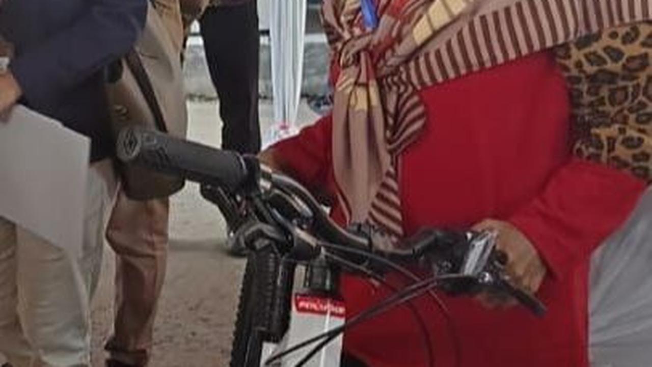 Cerita Tasirah Tolak Jual Sepeda dari Jokowi: Ini Kenang-kenangan Buat Anak Saya