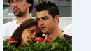 Cristiano Ronaldo bersama sang kekasih, Irina Shayk, saat menonton pertandingan tenis di Madrid, 11 Mei 2012. (AFP/Javier Soriano)