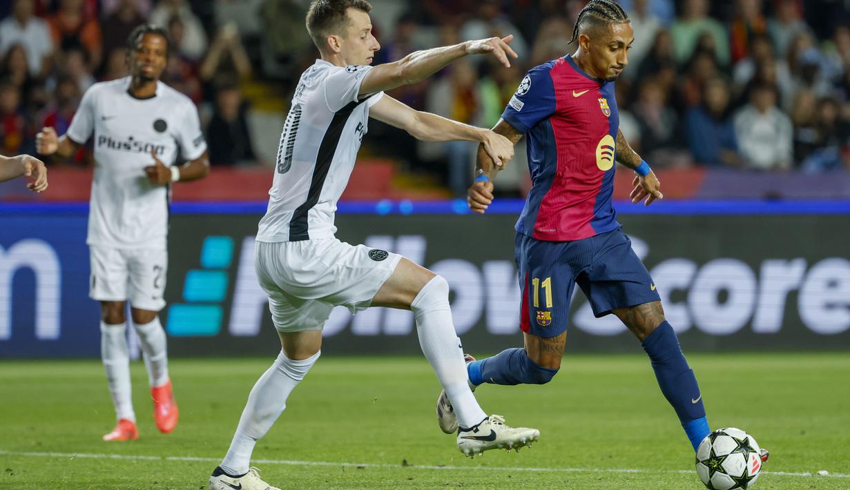 Dua dari lima gol kemenangan Barca atas Young Boys diborong oleh Robert Lewandowski. Tiga gol lainnya masing-masing diciptakan oleh Raphinha, Inigo Martinez, dan bunuh diri Mohamed Camara. (AP Photo/Joan Monfort)