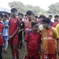 Ratusan peserta terlihat antusias mengikuti seleksi hari pertama Allianz Explorer Camp 2019 yang berlangsung di Stadion PSPT, Jakarta Selatan. (Bola.com/Vitalis Yogi Trisna)