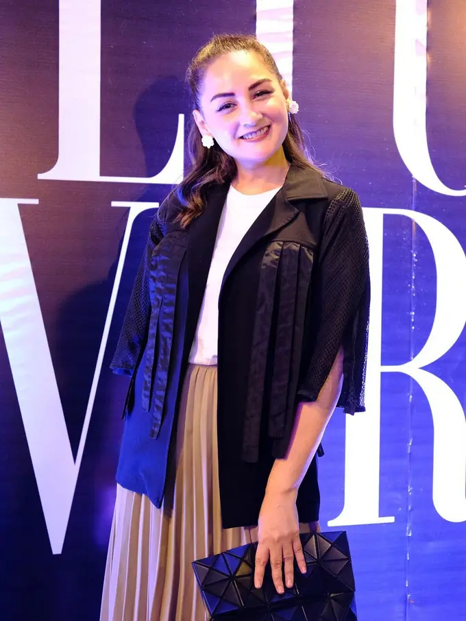 [Fimela] Mona Ratuliu