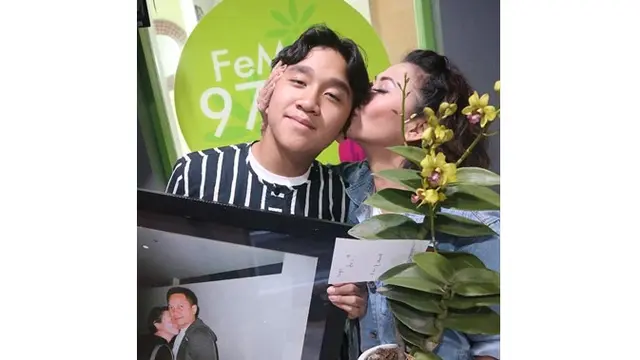 Meski jarang terekspos, Indy Barends kerap membagikan potret putra sulungnya ini.