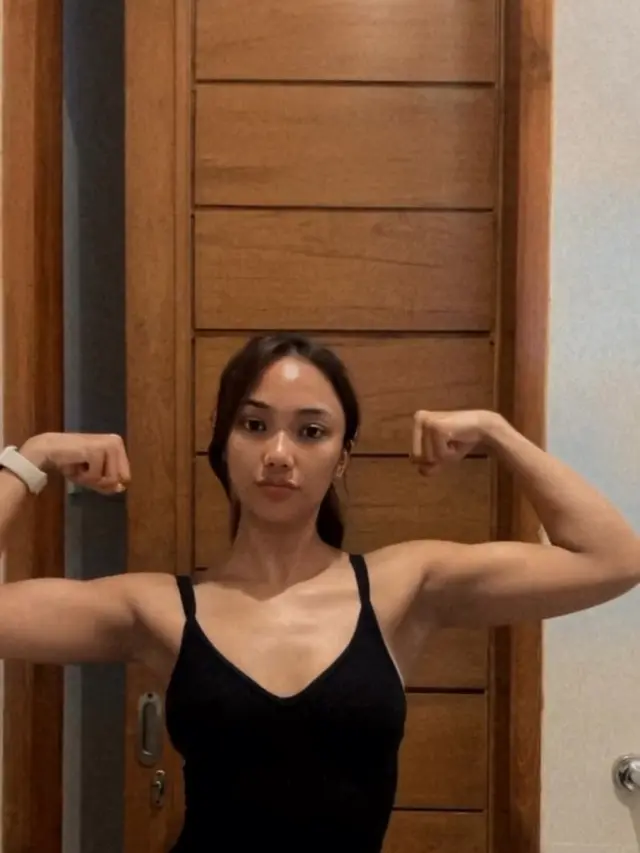 7 Potret Marion Jola Pamer Body Goal dengan Badan Kekar, Banjir Pujian