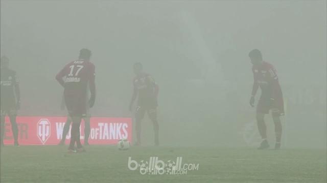 Berita video Mehdi Abeid gelandang Aljazair yang bisa mencetak gol di tengah kabut tebal lawan Marseille. This video presented by Ballball.