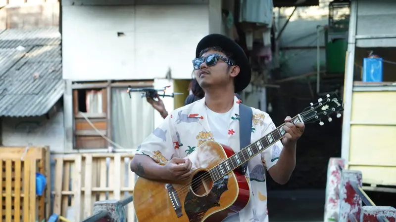 Dodit Mulyanto merilis sebuah lagu berjudul Sehidup Semati Sama Kamu