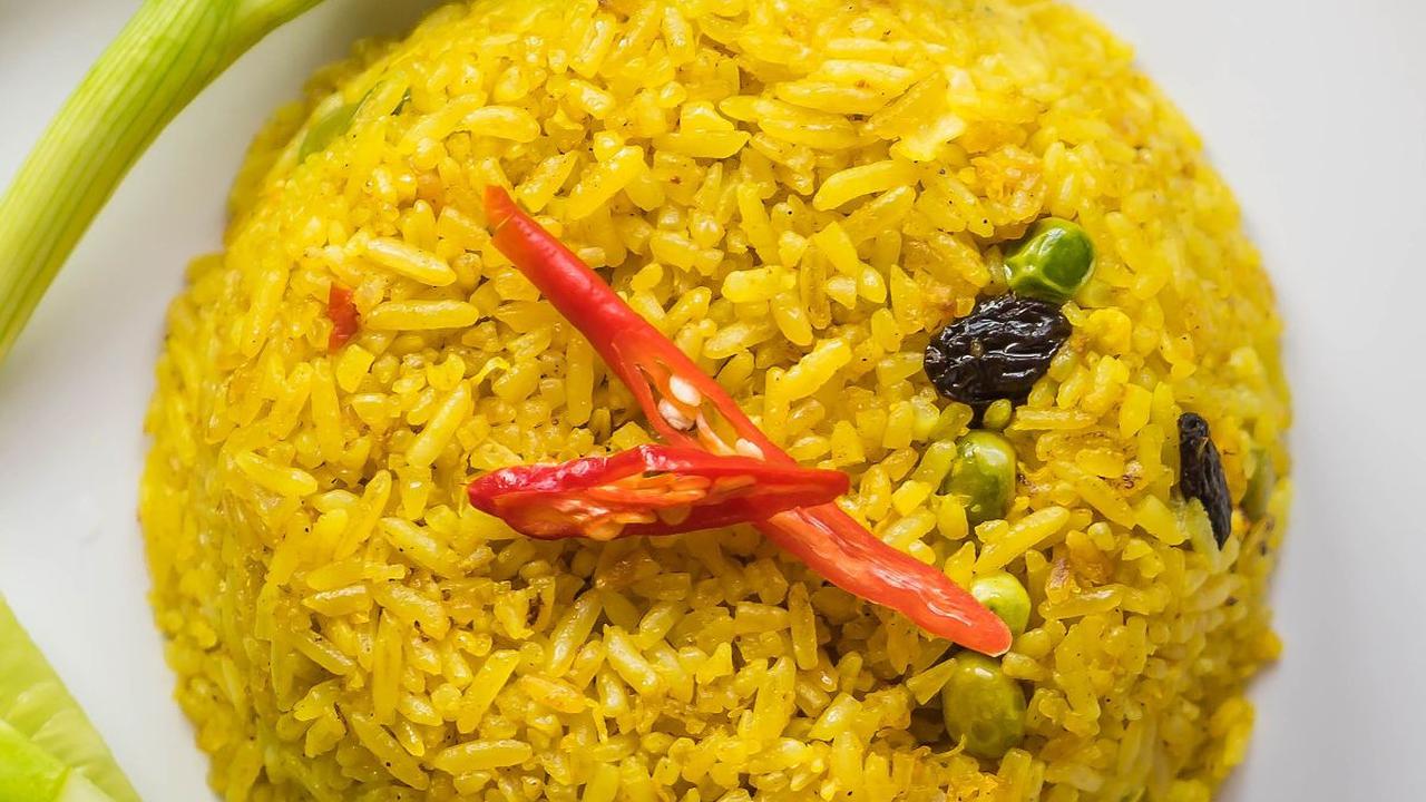 2. Nasi Kuning Rumahan Simpel