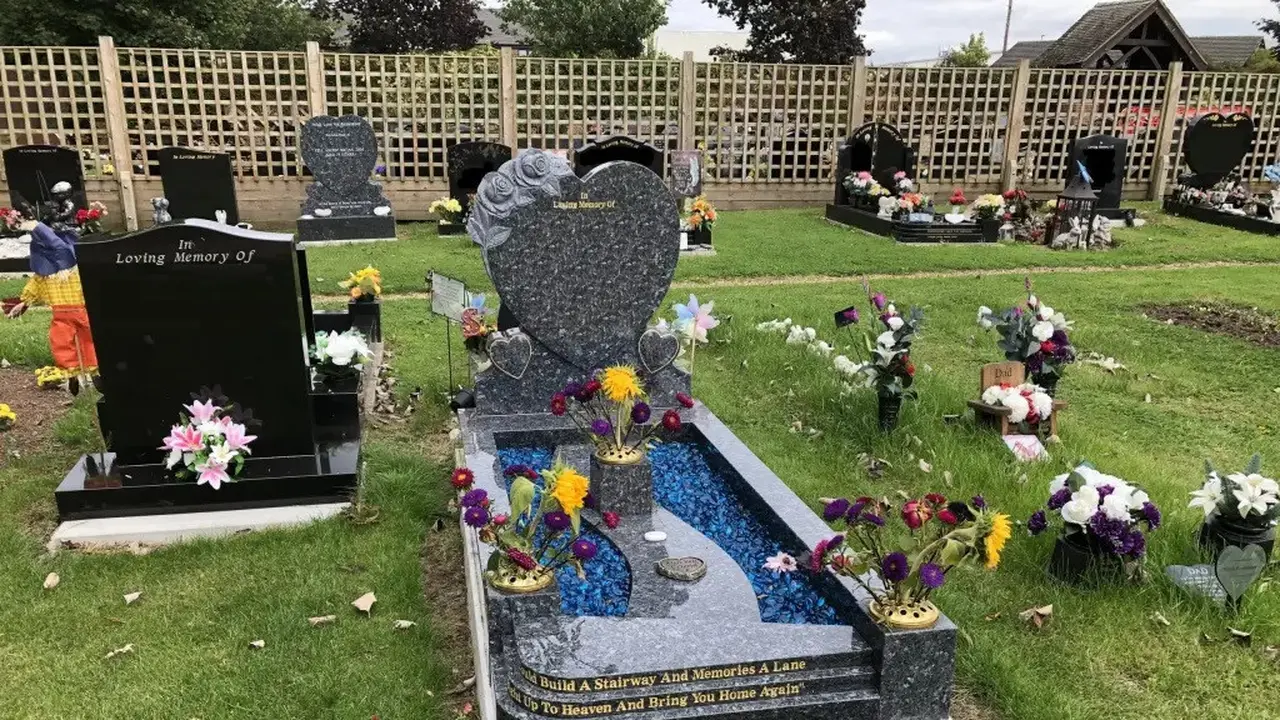Makam Elit Ini Pasang Tiket Masuk