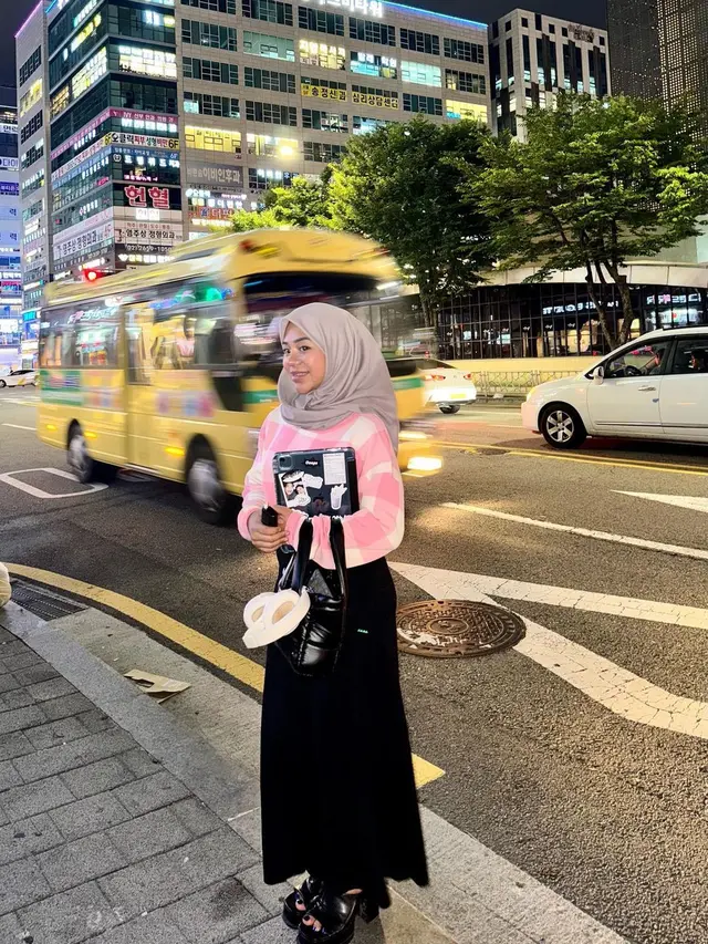 6 Potret Cimoy Montok Liburan di Korea Selatan, OOTD-nya Banjir Pujian