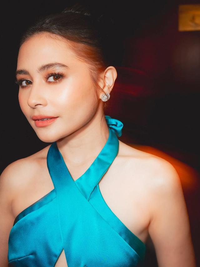 6 Potret Anggun Prilly Latuconsina di Premiere Film Terbaru, Tampil Percaya Diri dengan Tubuh yang Makin Ramping