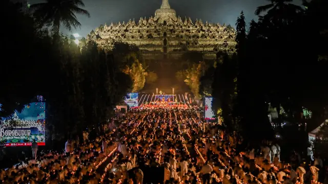 Perayaan Waisak 2569 BE/2025 mendorong lonjakan pengunjung ke Candi Borobudur, Magelang, Jawa Tengah.
