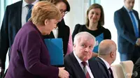 Hindari Virus Corona, Jabat Tangan Angela Merkel Pun Ditolak Mendagri Jerman