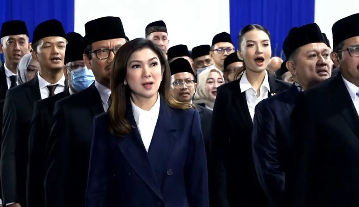 Raline Shah dilantik jadi stafsus Komdigi dalam balutan busana formal (Kemkomdigi TV)