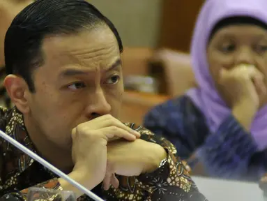 Menteri Perdagangan,Thomas Trikasih Lembong saat mengikuti Rapat Kerja dengan Komisi VI DPR di Kompleks Parlemen, Senayan,Jakarta, Rabu (3/2). Rapat tersebut membahas membahas revitalisasi 1.000 pasar rakyat. (Liputan6.com/JohanTallo)