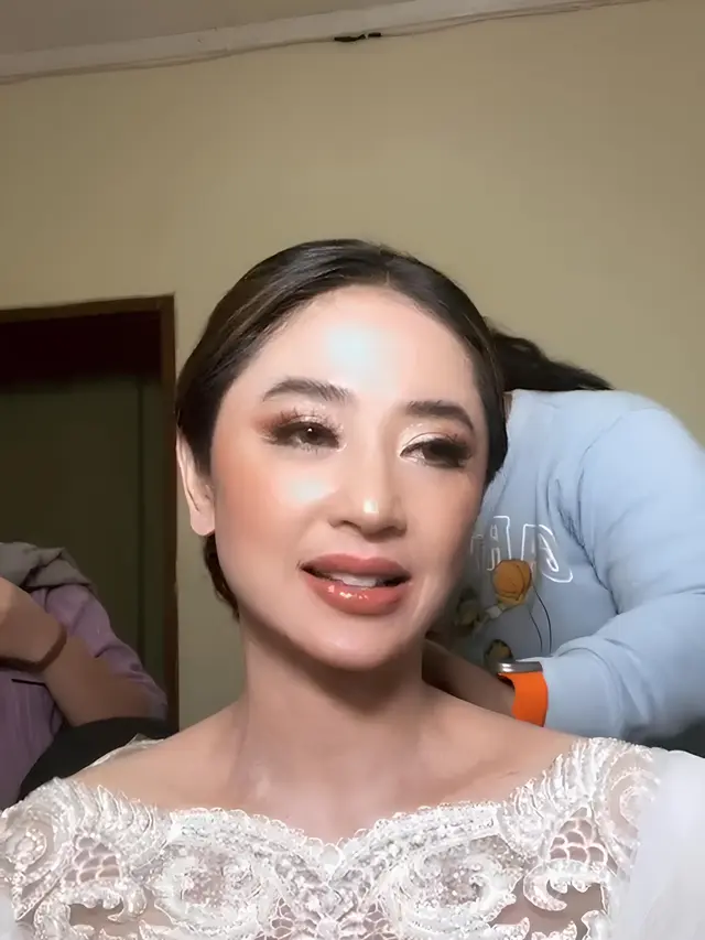 Detail Kebaya Dewi Perssik