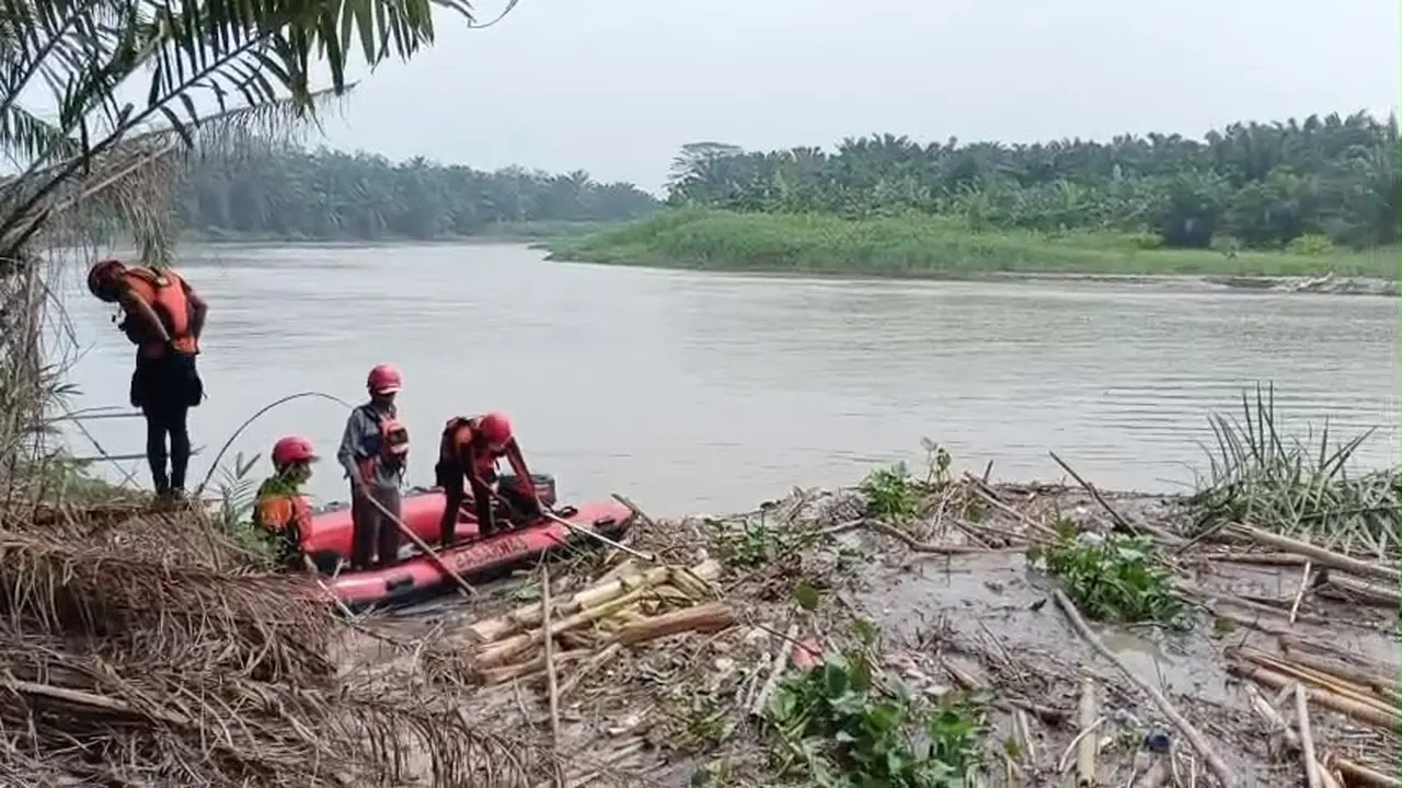 Operasi pencarian terhadap seorang remaja perempuan yang dilaporkan hanyut di Sungai Ular, Desa Denai Kuala, Deli Serdang. (Dok. Istimewa)