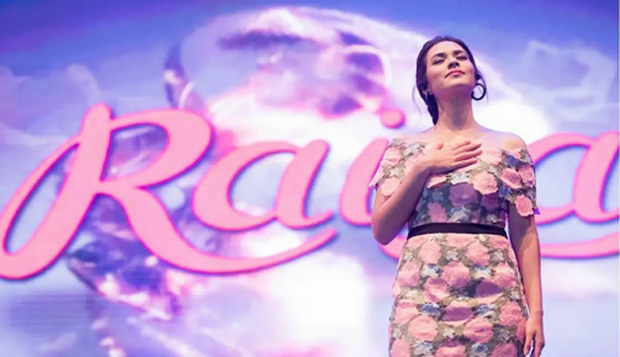 Hal itu terlihat dari postingan pemilik akun nareend yang diunggah di instagram pada 27 Agutsus silam. Beberapa foto saat Raisa tampil dipanggung untuk terakhir jelang nikah itu mendapat ribuan likes. Dan beragam komentar. (Instagram/nareend)