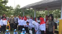 Iriana Jokowi bersama Mufidah Kalla mengunjungi TK Negeri Pembina 2 Batam. (Lizsa Egeham)