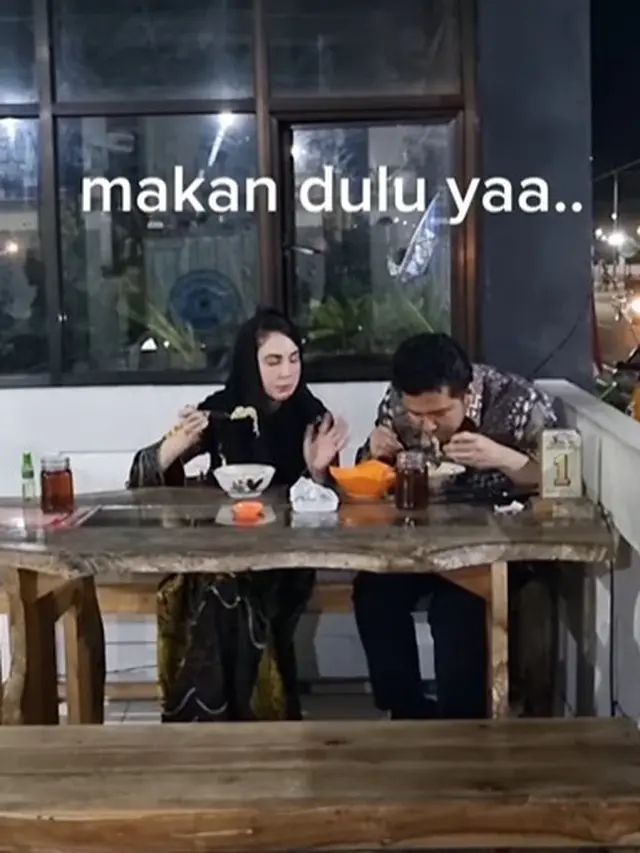 Arumi Bachsin dan Emil Dardak (Instagram/arumibachsin_94)