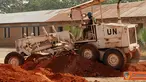 Citizen6, Kongo: : Pengerjaan lapangan Bola Basket dan Volly, Satgas Zeni TNI mengerahkan alat-alat berat seperti Becho Loader, Exavator, Dump Truck, Greder dan Vibro Roller. (Pengirim: Badarudin Bakri)