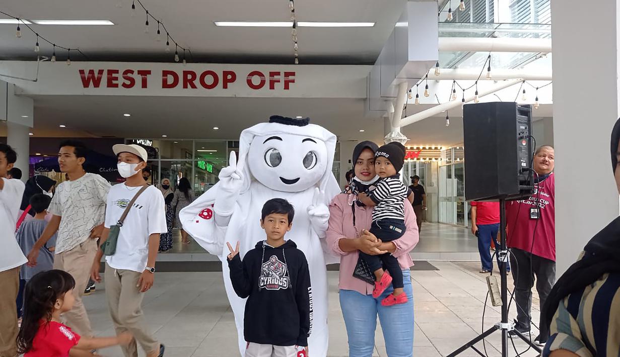 Sore harinya, La'eeb melanjutkan safarinya dengan mengunjungi pusat perbelanjaan di Kota Tangerang, yaitu Ecoplaza Tangerang. (Procomm Surya Citra Media)