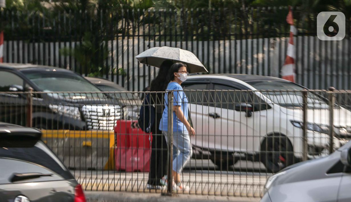 Situs pemantau kualitas udara IQAir mencatat kualitas udara Jakarta pada Senin, 14 Agustus 2033, dengan indeks kualitas udara (air quality index/AQI) di angka 148 pada pukul 15.00 WIB atau berada dalam kategori tidak sehat bagi kelompok sensitif. (Liputan6.com/Faizal Fanani)