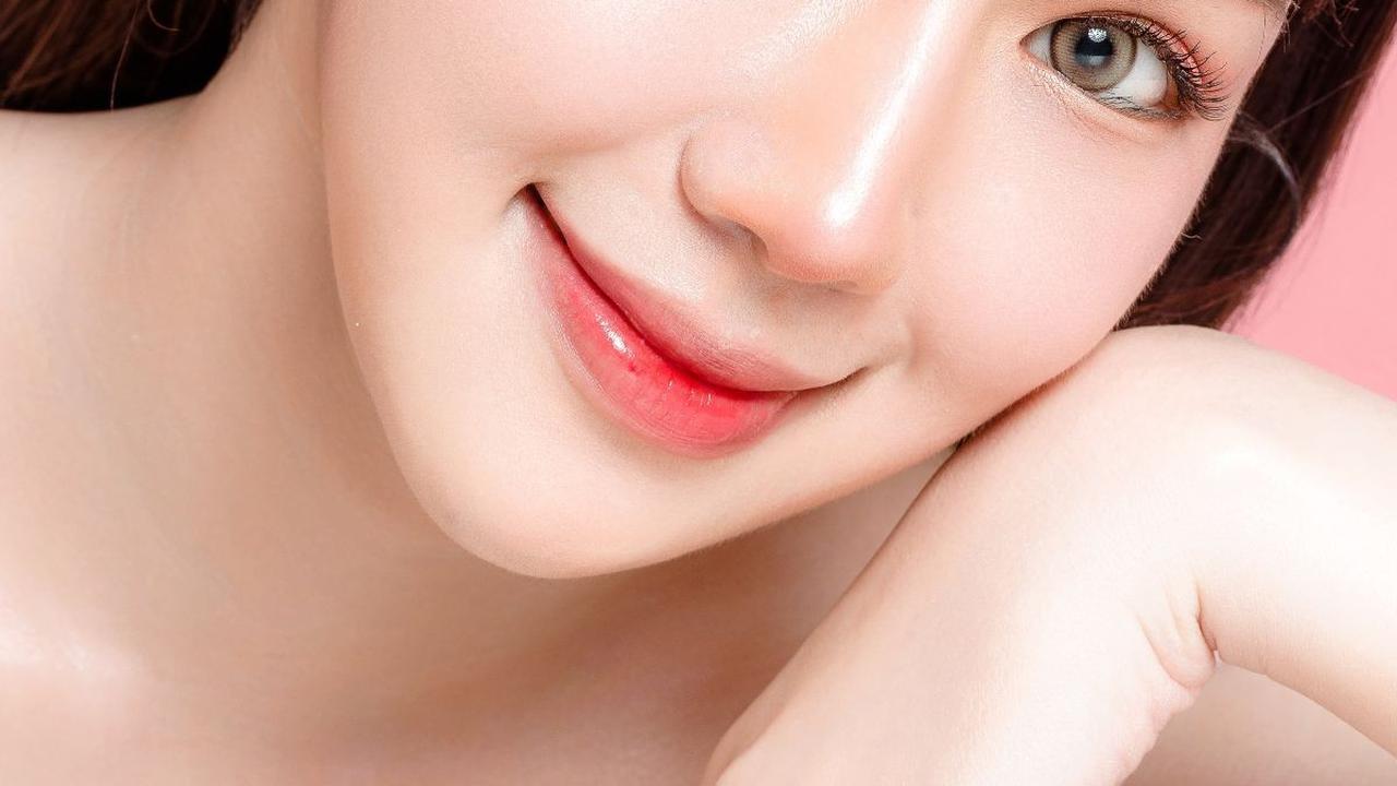 Tak Punya Warna Lipstik yang Tepat untuk Diombre, Coba Trik Ini