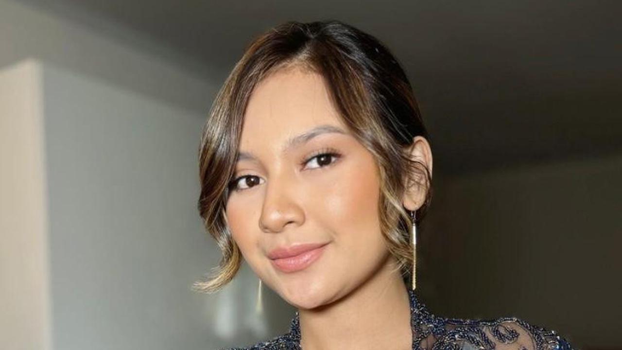 Pesona Anggun Indah Permatasari di Momen Lamaran Adik, Haru Gandeng Tangan Sang Ibu