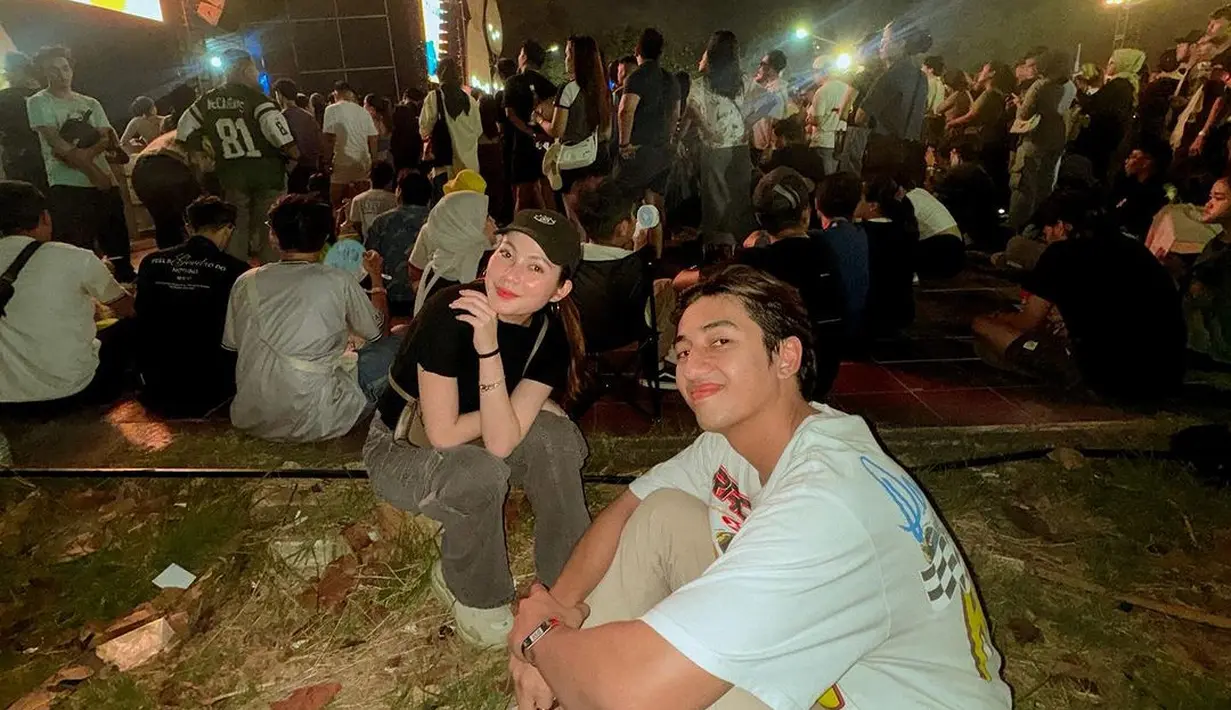 Hadir juga Harriz Vriza dan Haviza yang kompak kenakan kaos oblong pendek dan celana panjang.  [@harrisvriza].