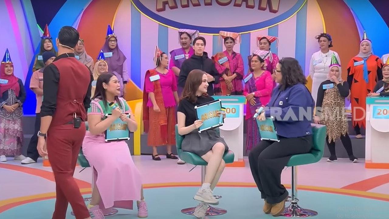 Potret El Rumi Tutupi Paha Syifa Hadju dengan Jaket Saat Tampil di Acara TV, Romantis - Langsung Salting