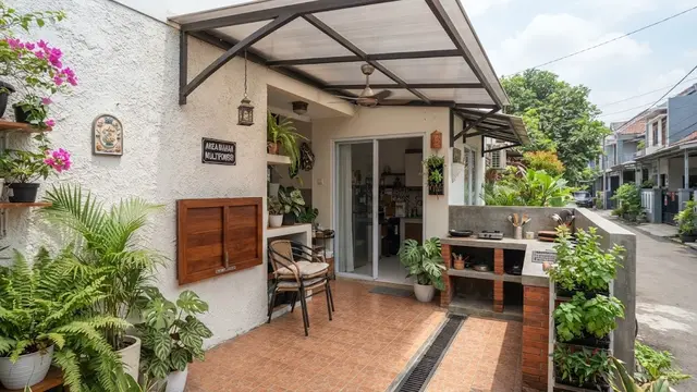 Desain area belakang rumah kecil agar multifungsi model area makan dengan meja lipat