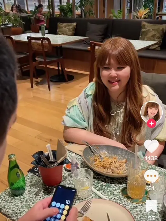 Tuai Sotoran Karena Ngitung Sambil Makan, Wanita Ini Disebut Suhu Oleh Netizen