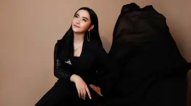 Jadi penyanyi dangdut mengikuti jejak tantenya, Dewi Persik, Lebby Wilayati kini tak hanya sibuk di atas panggung tetapi juga berbagai kegiatan. (Liputan6.com/IG/@lebbywilayati)