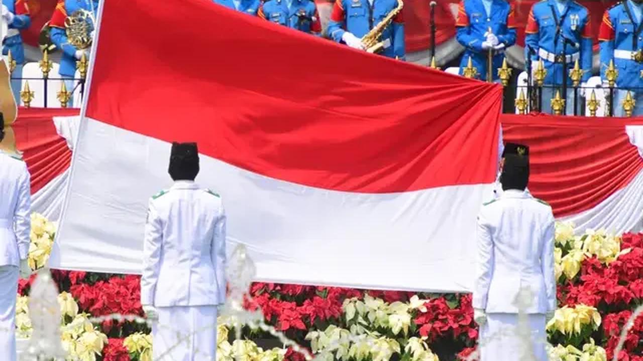 Berdasarkan pantauan, kirab Kereta Kencana Ki Jaga Rasa antara lain diiringi pula oleh pasukan berkuda dan pasukan marching band korps TNI-Polri.