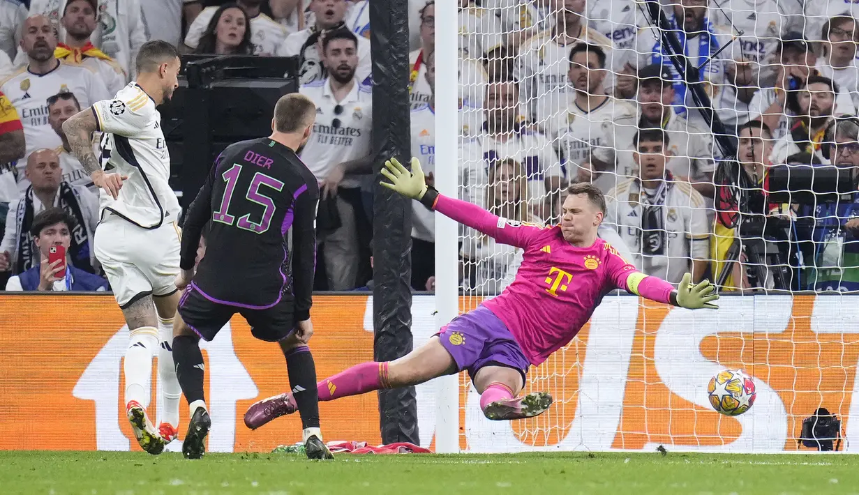Striker Real Madrid, Joselu (kiri) mencetak gol penyeimbang 1-1 ke gawang Bayern Munchen pada laga leg kedua semifinal Liga Champions 2023/2024 di Santiago Bernabeu Stadium, Madrid, Rabu (8/5/2024). (AP Photo/Manu Fernandez)