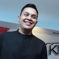 Bukan hal yang aneh jika seseorang turut berbahagia atas pernikahan yang akan dilalui oleh sahabatnya. Begitu lah yang dirasakan Tulus saat ini ketika mendengar Raisa Andriana akan dipersunting Hamish Daud. (Deki Prayoga/Bintang.com)
