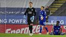 Pemain Leicester City tampak lesu usai ditaklukkan Arsenal pada laga Piala Liga Inggris di Stadion King Power, Kamis (24/9/2020). Arsenal menang dengan skor 2-0. (AP Photo/Rui Vieira, Pool)