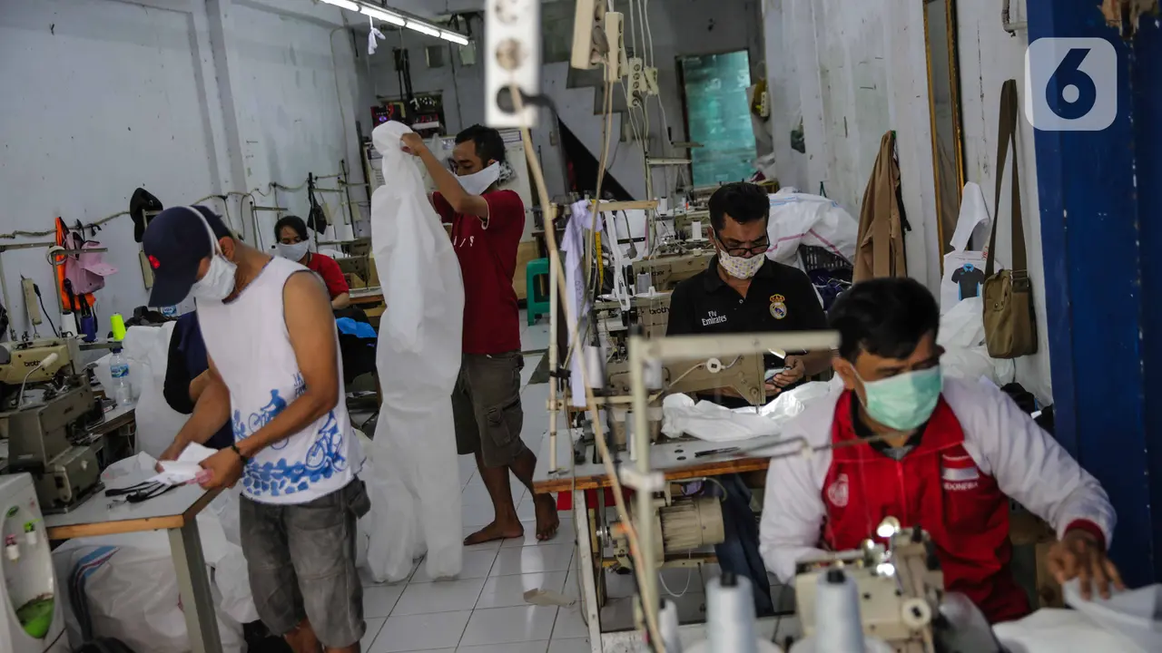 Intip Pembuatan APD Tenaga Medis di Jakarta